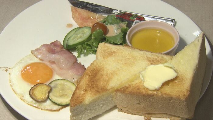 「パンが分厚いのと、バターの味がおいしい」