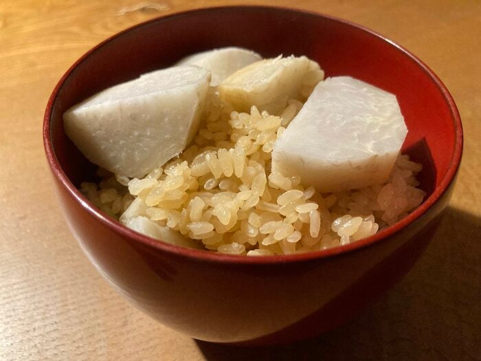ねっとりホクホクとした食感が魅力の「里芋ご飯」