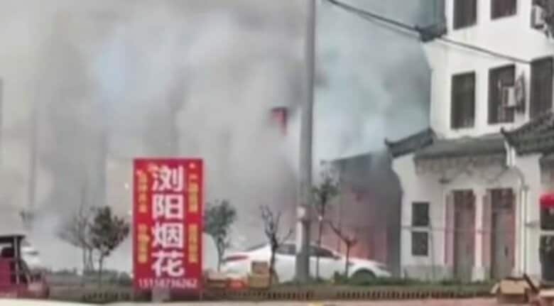 中国「春節」花火めぐり…花火・爆竹販売専門店で爆発 12人死亡 15日に別の販売店近くで爆発 8人死亡|FNNプライムオンライン
