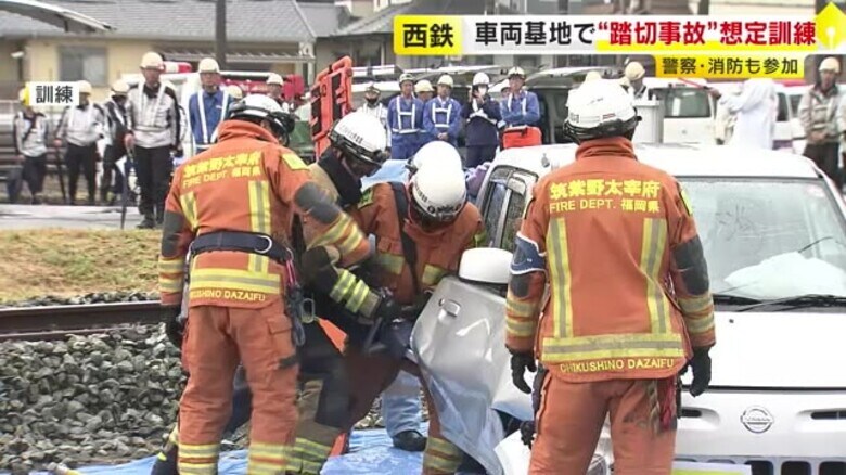 “踏切内で軽自動車に電車が衝突した”想定　西鉄が大規模訓練　警察や消防も参加　「何かあった時に安全第一で動けるよう」　福岡｜FNNプライムオンライン