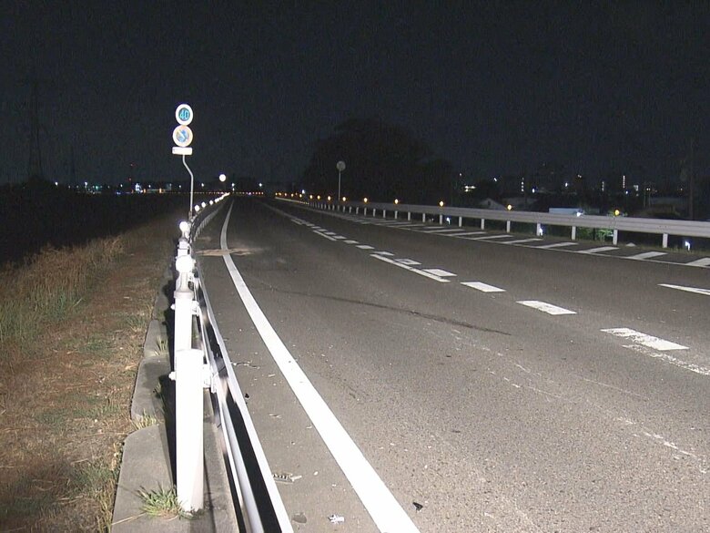 バイクが乗用車に追突されガードレールに衝突か 45歳男性が意識不明の重体 車を運転していたパキスタン人を逮捕｜FNNプライムオンライン