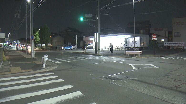 横断歩道を歩いて渡っていた70歳男性 右折してきたワンボックスカーにひかれ死亡 住宅街にある信号交差点｜FNNプライムオンライン