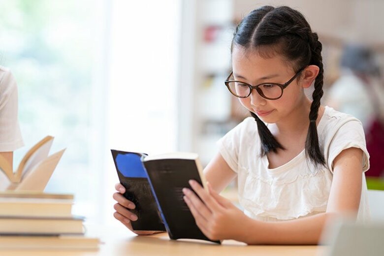 【調査結果】本を読むことが好きな小中学生、69%が家族に本が好きな人がいる。新しい本と出会うきっかけは「本屋」が69.6%