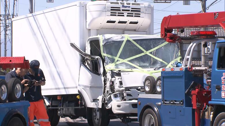 「壁とオイルタンクがぐちゃぐちゃに…」栃木・足利市でトラックが自動車整備工場に突っ込む　運転手は意識不明の重体｜FNNプライムオンライン