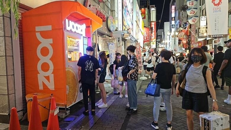 人気を集める、中座くいだおれビルの自販機（提供：IJOOZ株式会社）