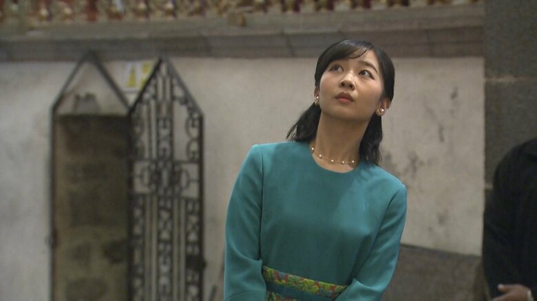 小室眞子さんも着用したエメラルドグリーンの装いの佳子さま