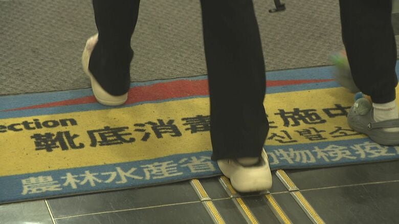 消毒マットを使用し水際対策を強化