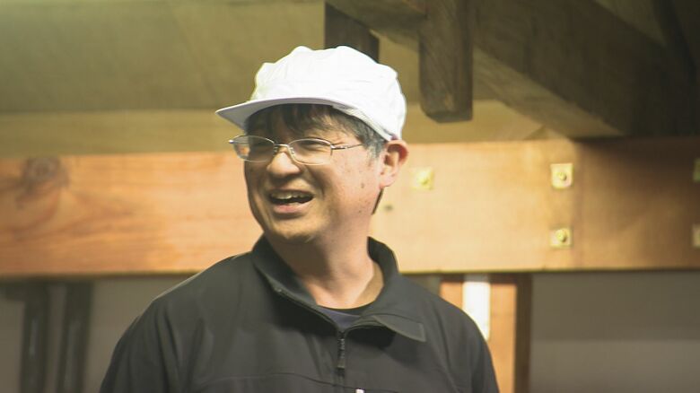 一歩を踏み出し笑顔の櫻田さん