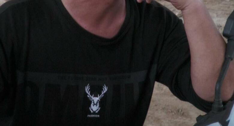 取材に応じる作業員（3月13日）