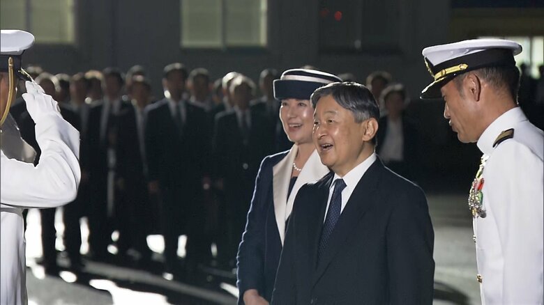 硫黄島を後にされる天皇皇后両陛下