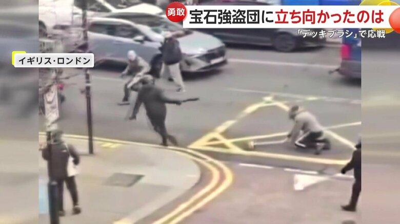 逃走を阻止しようと追いかける近くにいた市民