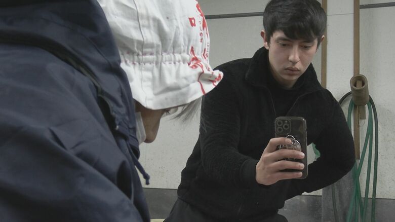 孫のパーヴィルさんが動画撮影