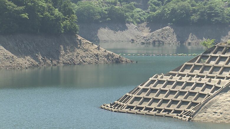 貯水率が低下する桝谷ダム
