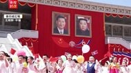 習近平主席を金正恩総書記夫妻が出迎え　まもなく首脳会談開催へ…7年前の訪問時は圧巻の“マスゲーム”