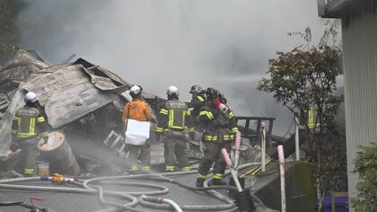 【速報】福井市の撚糸工場火災、出火から約10時間で鎮火　国道158号の通行止め、停電はすでに解消