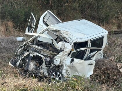 JR筑豊線の踏切で列車と衝突　車が大破　「右から突然、車が出てきた」　桂川～原田間の上下線で一時運転見合わせ　福岡・飯塚市
