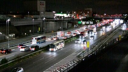 シルバーウィークのUターンラッシュで高速道路混雑　関越道53キロ　東北道50キロ渋滞　新幹線上り予約もピーク