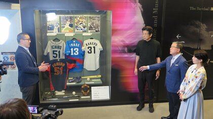 将来の館長狙う？江本孟紀氏とともに野球殿堂博物館に　スコアシートの書き方にも「早慶戦」　徳光家の“王バット”殿堂入りスペシャル（1）前編