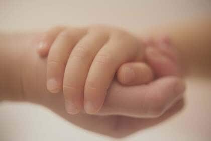受け継がれる、⺟を想う気持ちは時代を越えて。日本・最古の石碑に綴られた“母への手紙”からインスピレーションを得た、母と子を継なぐOSAJIの贈り物とは