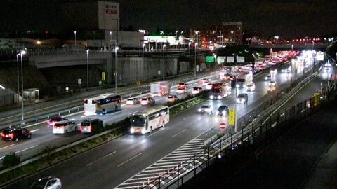 シルバーウィークのUターンラッシュで高速道路混雑　関越道53キロ　東北道50キロ渋滞　新幹線上り予約もピーク