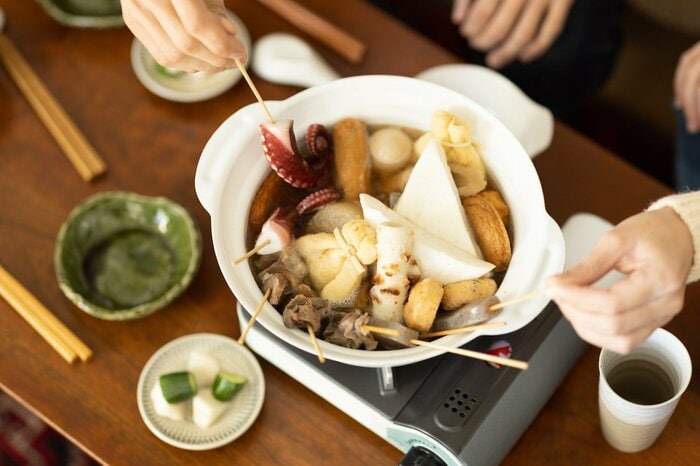 家族で食べるおでん(画像はイメージ)