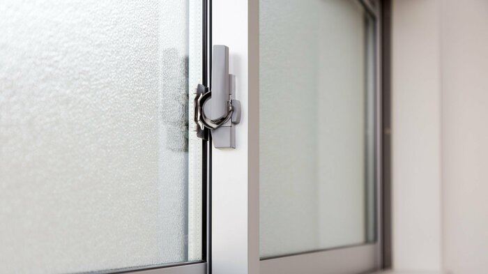 開閉や施錠がしっかりできるか確認を(画像はイメージ)