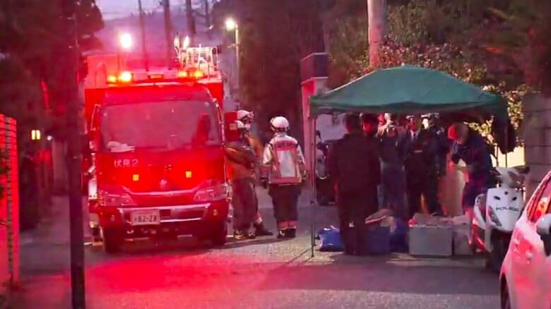 男女2人刃物で切り付けられる「逃走している男と面識ある」と被害者　現場周辺で包丁とみられる刃物発見　事件直前「女性は車に無理やり乗せられていた」通報も｜FNNプライムオンライン