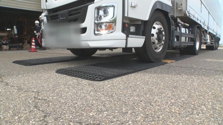 老朽化進む“道路インフラ”…損傷防ぐため特殊車両・過積載車両を取り締まり「重大事故引き起こす危険性ある」新潟｜FNNプライムオンライン