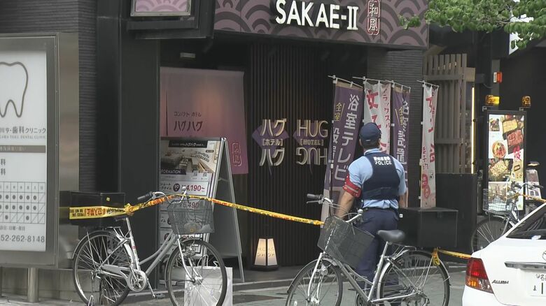 ベッドで上半身裸でうつ伏せの状態…ホテルで死亡の男性は32歳会社員 争ったような痕跡なく事件と事故の両面で捜査｜FNNプライムオンライン