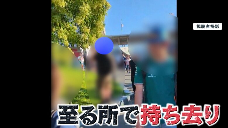 沢山の通行人がいる中、至る所で持ち去りが発生
