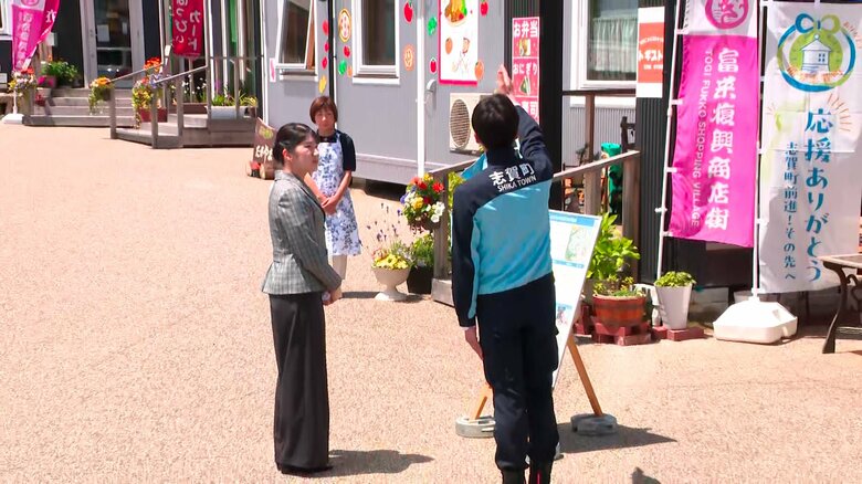 志賀町「道の駅とぎ海街道」で仮設店舗を視察された