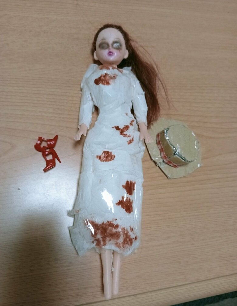 人形を使った工作「八尺様」を作ったそう