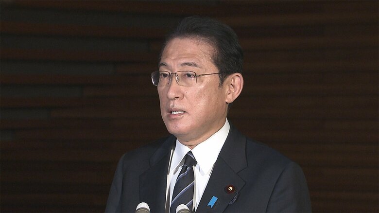 取材に応じる岸田首相（午後7時半過ぎ 首相官邸）
