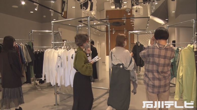 専門学校の授業の一環…古着をリメイクした服の販売イベント ファッション学ぶ学生が制作し接客も