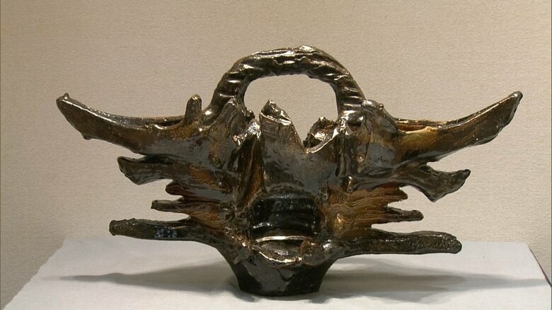 大樋年雄・作「モニュメント・クリフ」