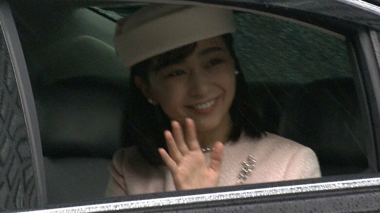  賢所へ向かわれる佳子さま（3日午前10時ごろ）