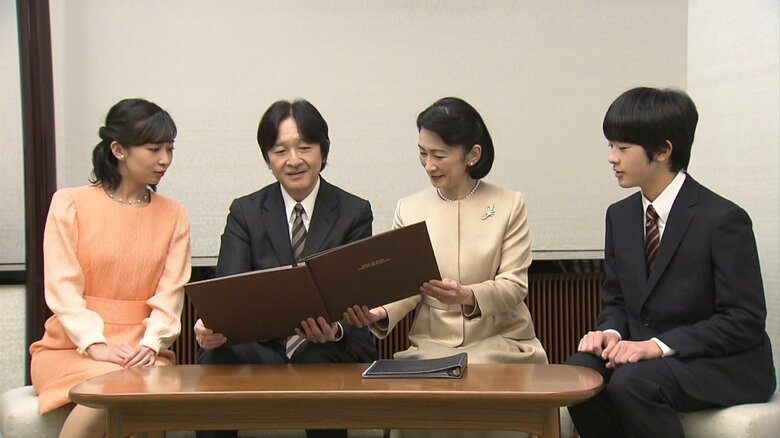 秋篠宮邸の応接室で2023年12月19日撮影