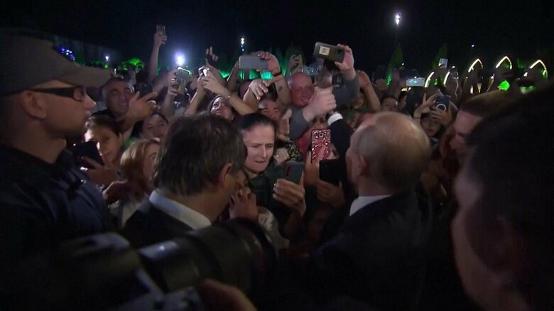 ロシア南部のダゲスタン共和国を訪れ、熱烈な歓迎を受けたプーチン大統領（6月28日）