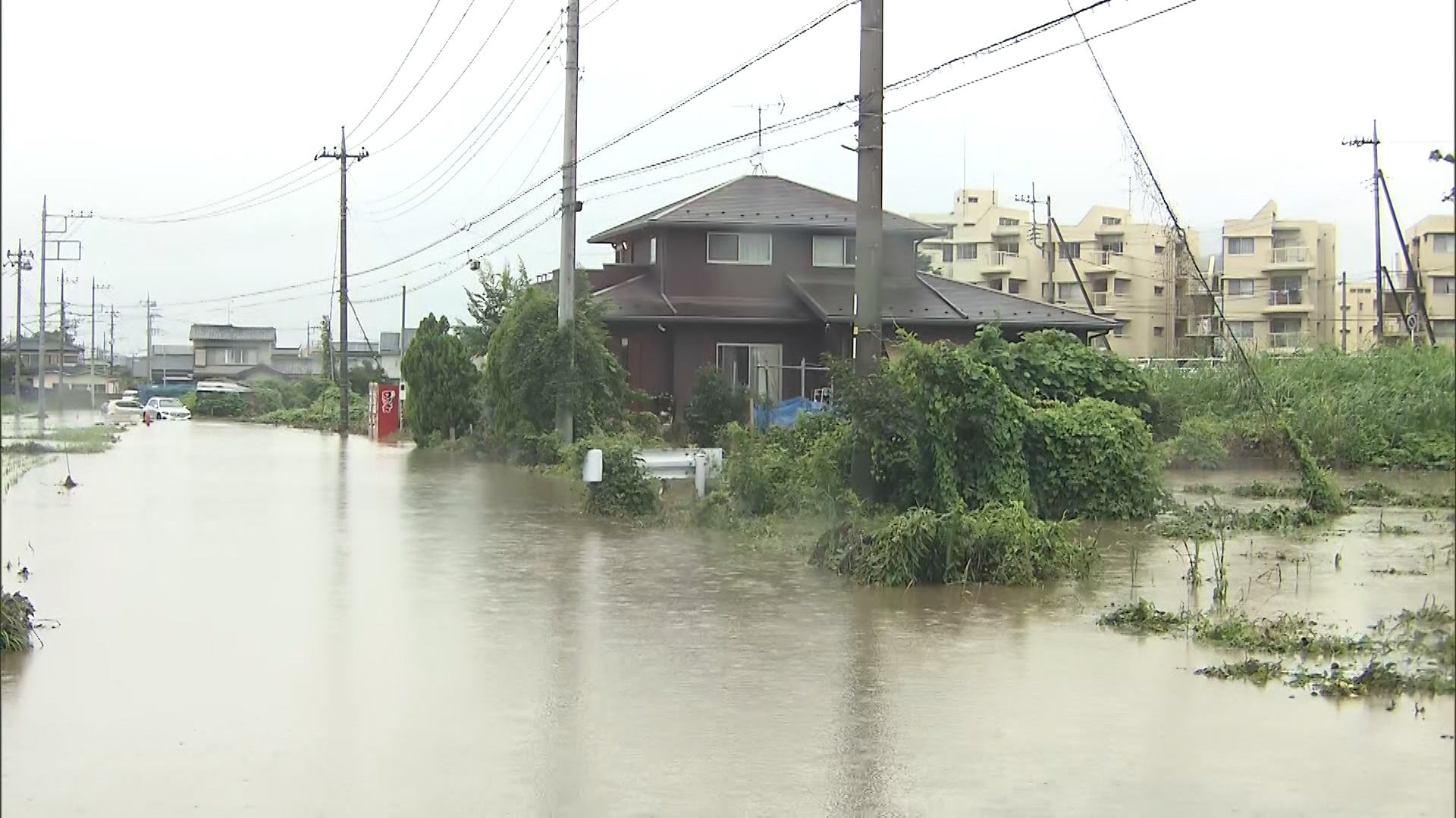栃木・群馬で記録的大雨　足利市で倒壊した住宅から女性発見