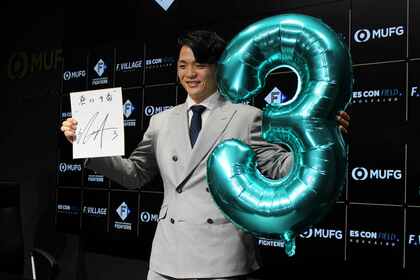 【日本ハム】“4番サード郡司裕也、「今までとは違った郡司らしい背番号3に」―今季から倍増の年俸1億1000万円で契約更改