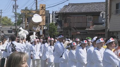 斎藤工さんや平祐奈さんの姿も…伊勢神宮式年遷宮に向けた御用材を奉納『お木曳行事』参加者が1km先の外宮まで運ぶ