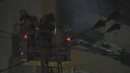 博多駅前のマンションで火災　女性１人が病院に搬送されるも意識なし　消防と警察が出火原因を調査　福岡