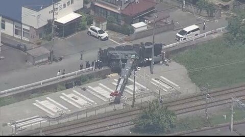 【速報】クレーン車が横転　鉄板2枚が落下で60代男性作業員が重体　約17トンの重りをつり上げる作業中の事故　福岡・大牟田市