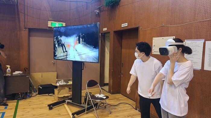 ARゴーグルをつけて消火訓練