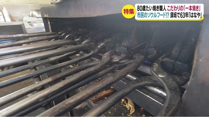 型を回しながら焼き上げる