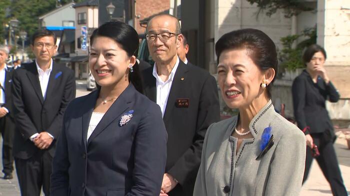輪島朝市の関係者と懇談される久子さま・承子さま