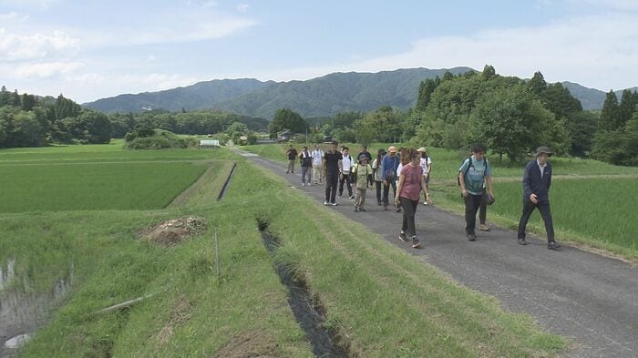 棚田ウォークを体験　眼前に広がる景色に「美しい」と一言