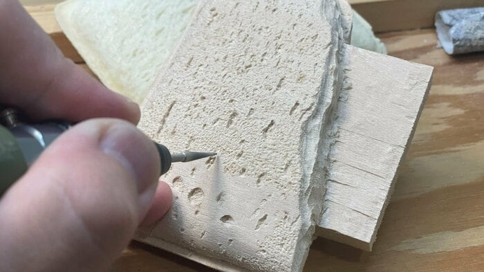 ランチパックを再現した作品の制作途中