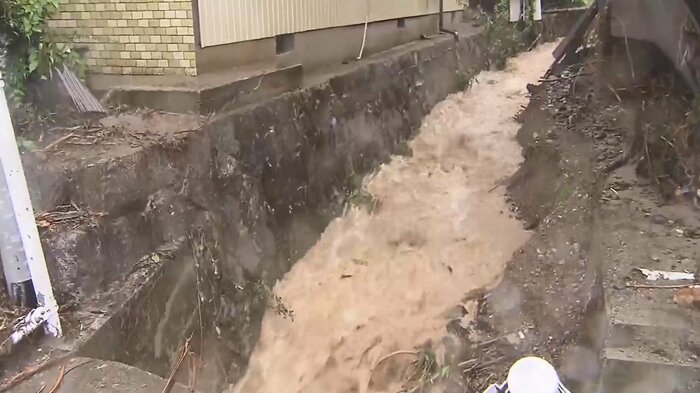 この小さな川の水が氾濫し集落を襲った