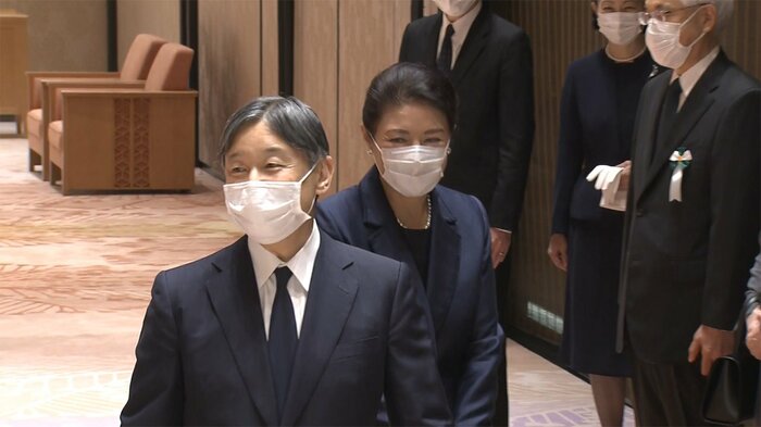 イギリスから帰国された両陛下(20日 羽田空港)